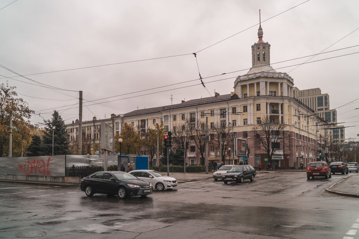 Как у вас все просто господа: Поскучал — и враз нашел замену. Вам что спирт, что талая вода - По одно колено.