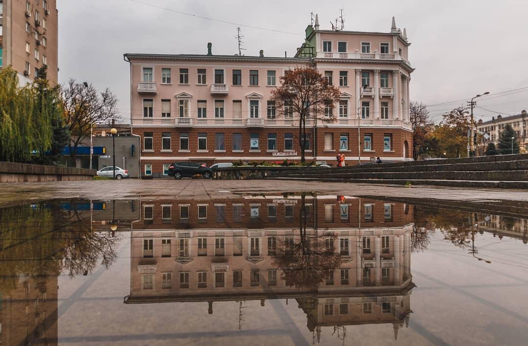 Параллельная Вселенная, где нет автомобилей и бесконечных проводов над головой. Фото: deniska_ua