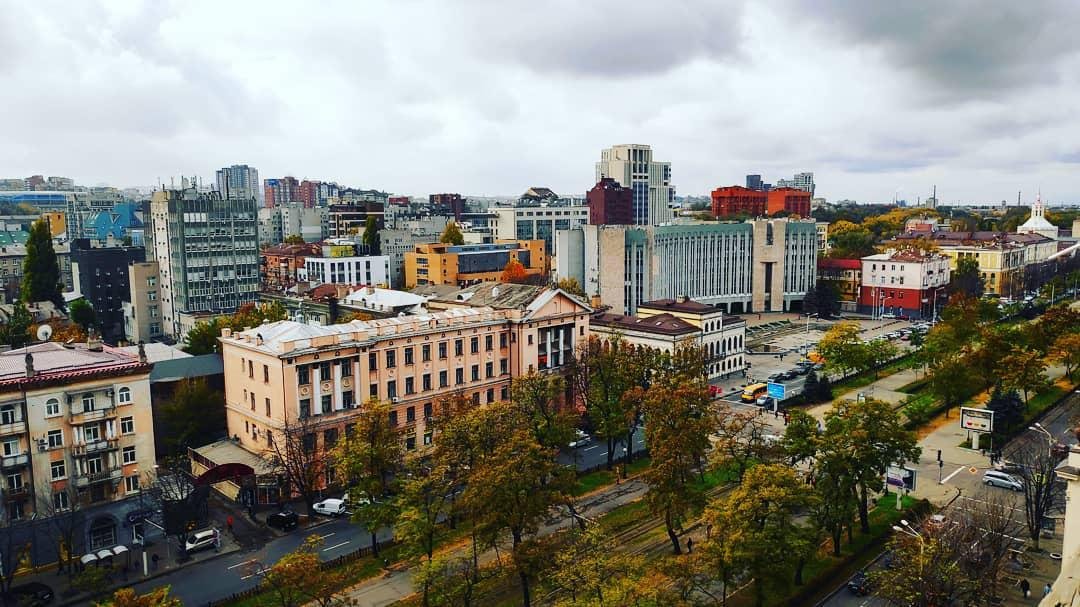 Днепр - город, где разные эпохи "живут по-соседству". Фото: realtor_denys