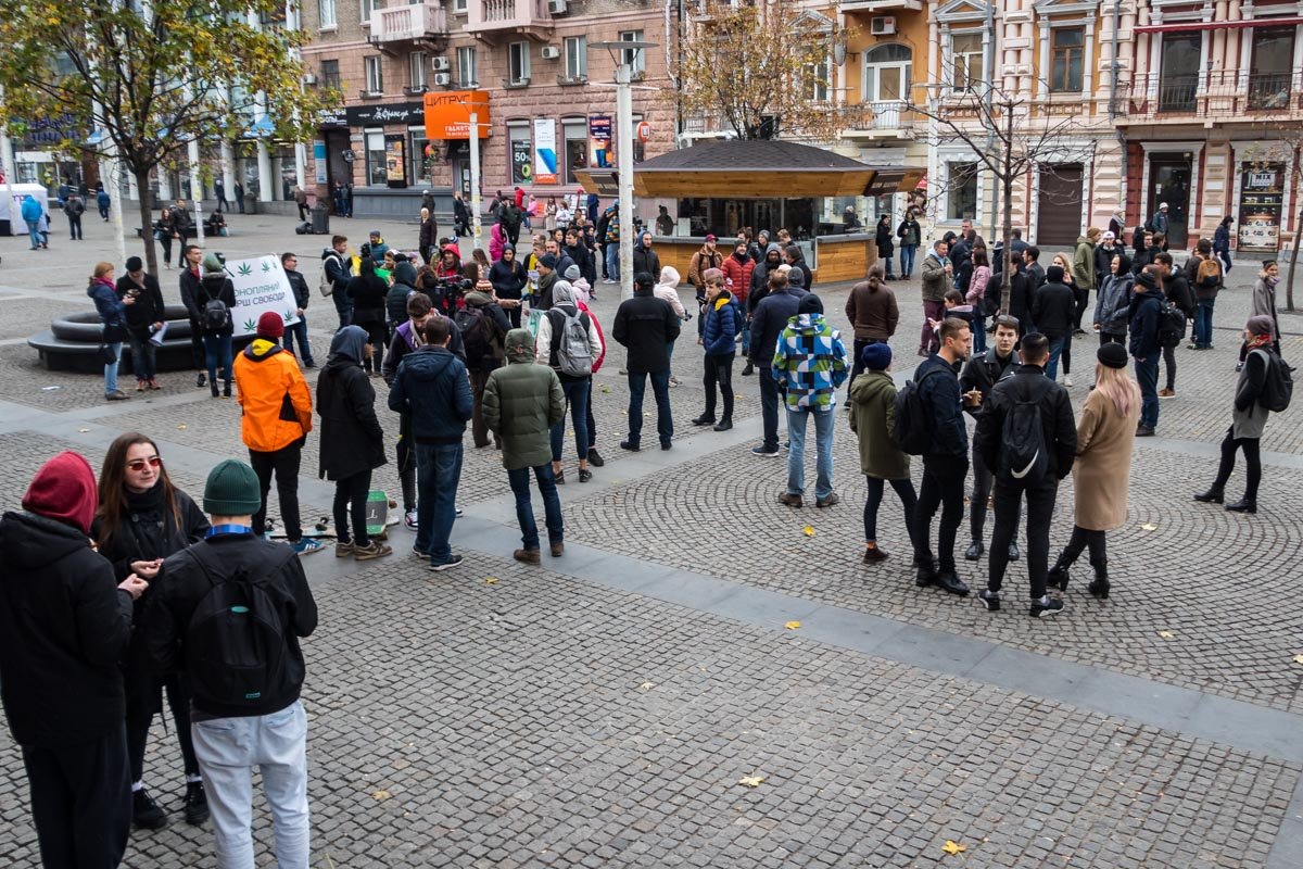 Зрителей было куда больше, чем самих участников марша