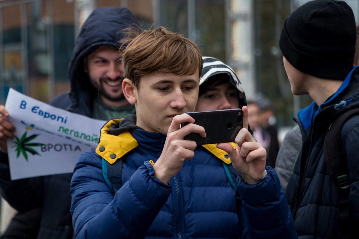 А мама знает, что ты здесь был?