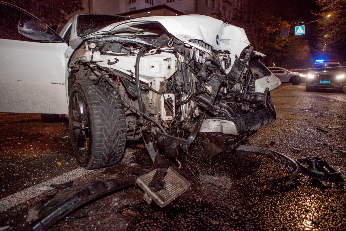 На месте работает несколько экипажей патрульной полиции На месте работает несколько экипажей патрульной полиции