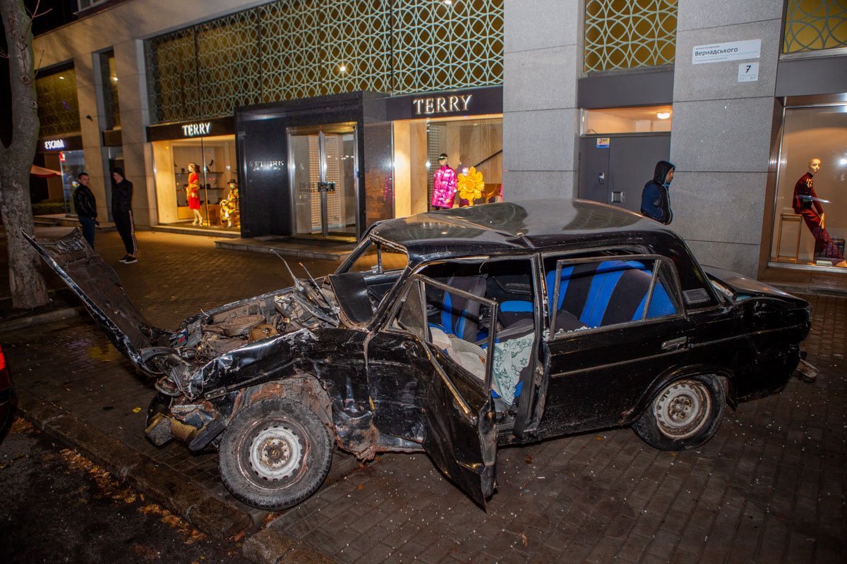 Водитель "Жигули" получил серьезную травму шеи Водитель "Жигули" получил серьезную травму шеи