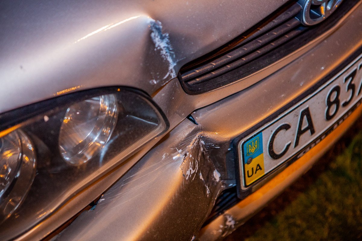 За порчу забора водитель выплатит штраф