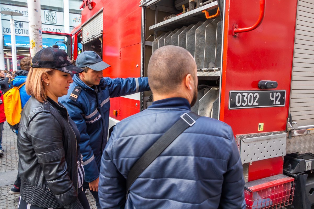 В этот праздник многие жители Днепра узнали больше о нелегкой работе спасателей В этот праздник многие жители Днепра узнали больше о нелегкой работе спасателей