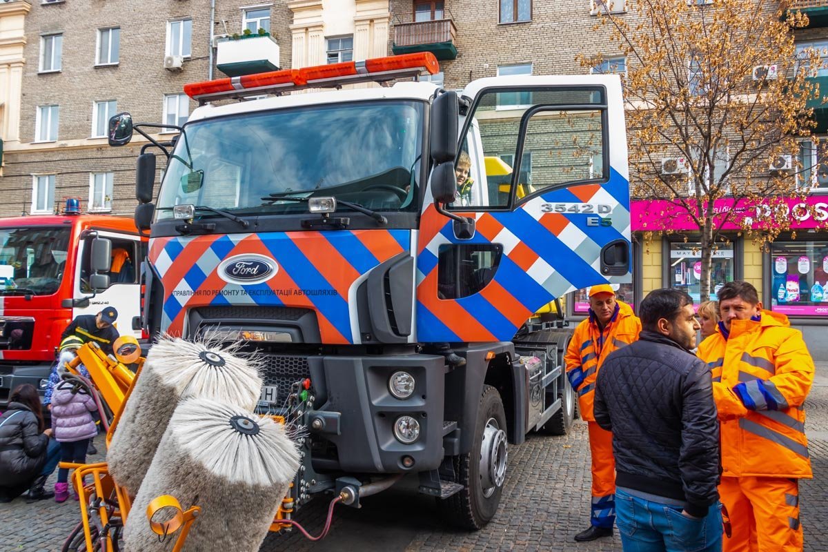 Во время праздника все жители Днепра получили уникальную возможность узнать больше о работе городских спецслужб Во время праздника все жители Днепра получили уникальную возможность узнать больше о работе городских спецслужб