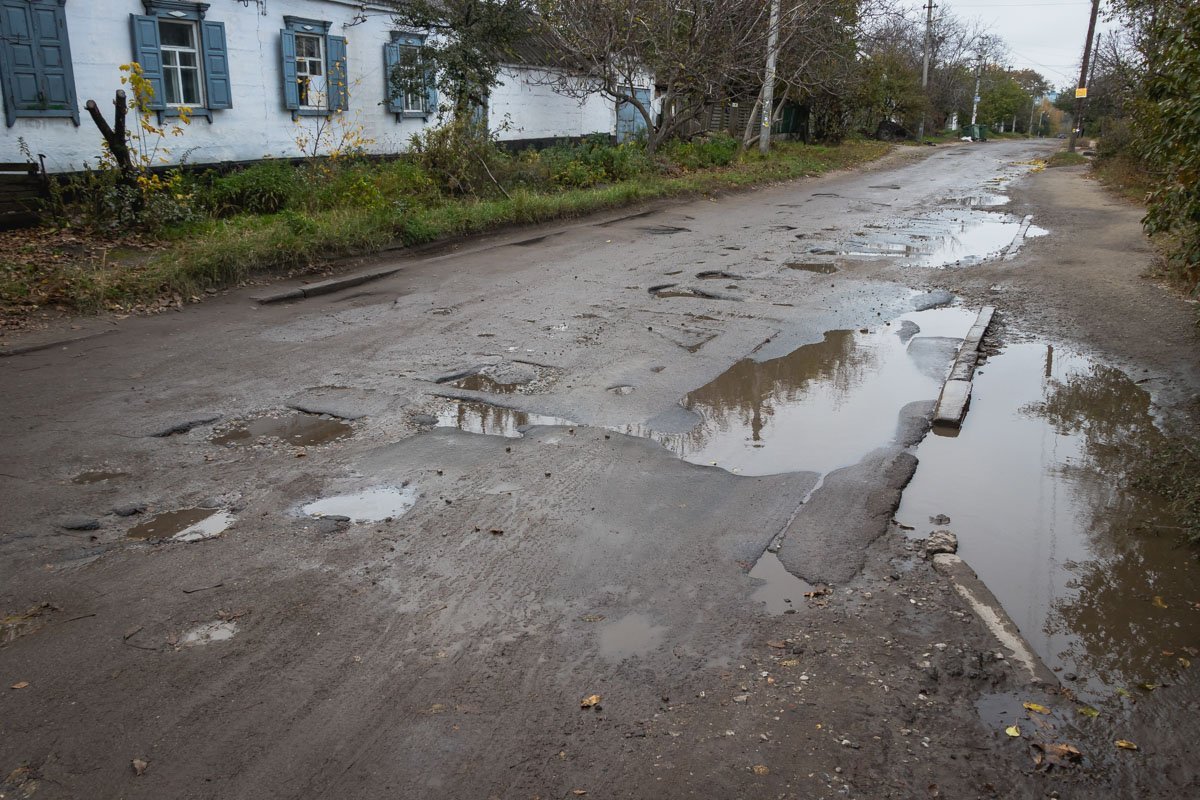 По ровным дорогам в Днепре ездят только трамваи По ровным дорогам в Днепре ездят только трамваи