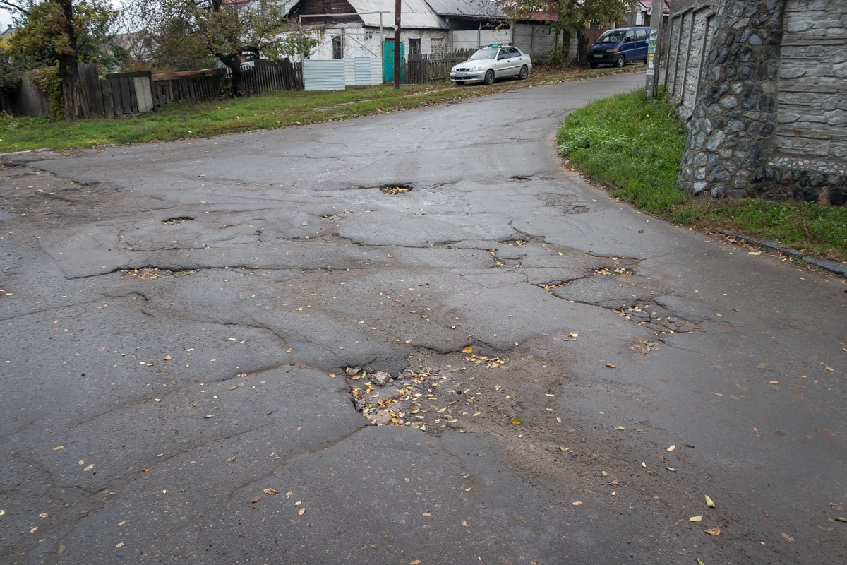 Местная власть, видимо, думает, что на дороге не будет ям, если не будет самой дороги Местная власть, видимо, думает, что на дороге не будет ям, если не будет самой дороги