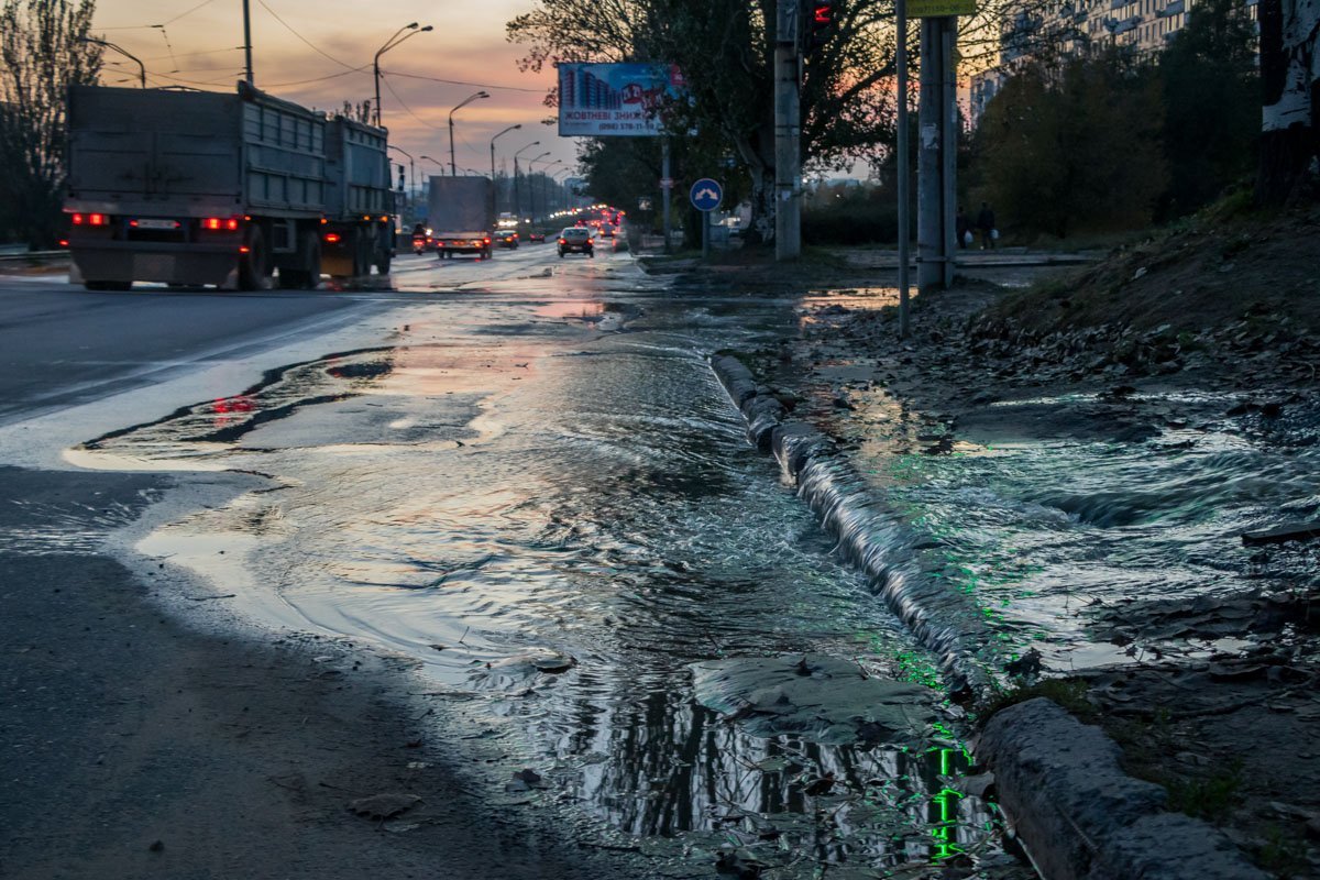 Видимо, воды пока еще недостаточно для того, чтобы коммунальщики обратили внимание на проблему 
