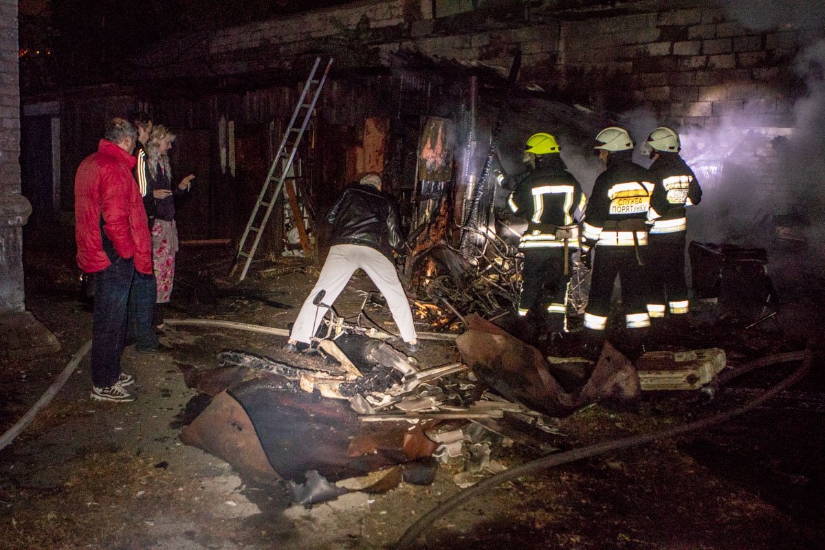 На месте работали спасатели 4-й пожарно-спасательной части На месте работали спасатели 4-й пожарно-спасательной части