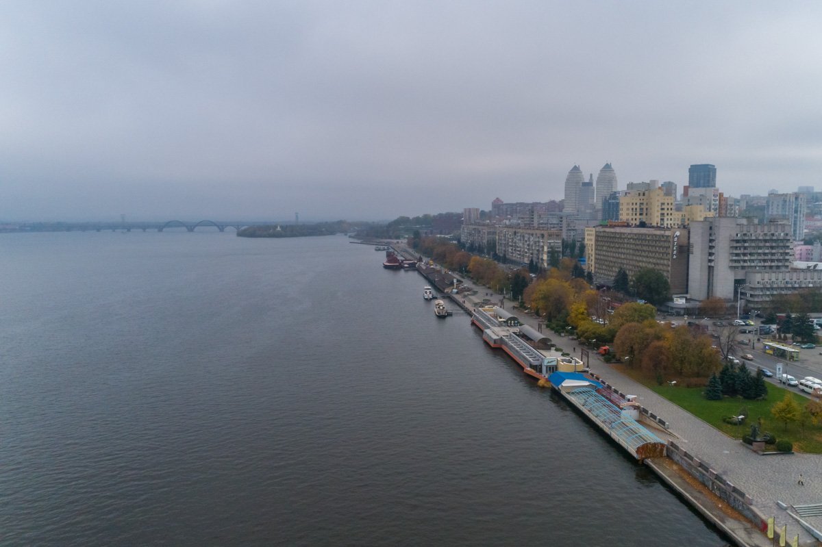 Небо пытается съесть набережную Небо пытается съесть набережную