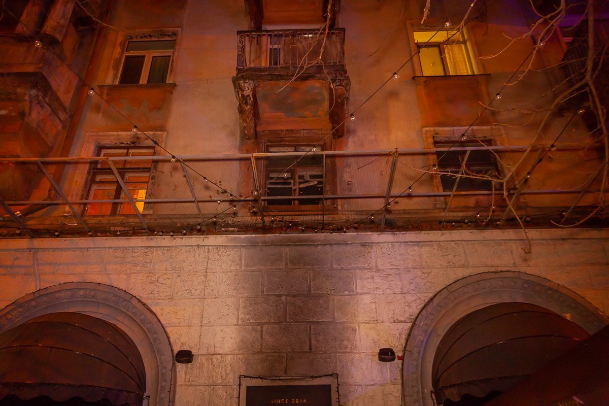 Жильцам дома тоже пришлось несладко