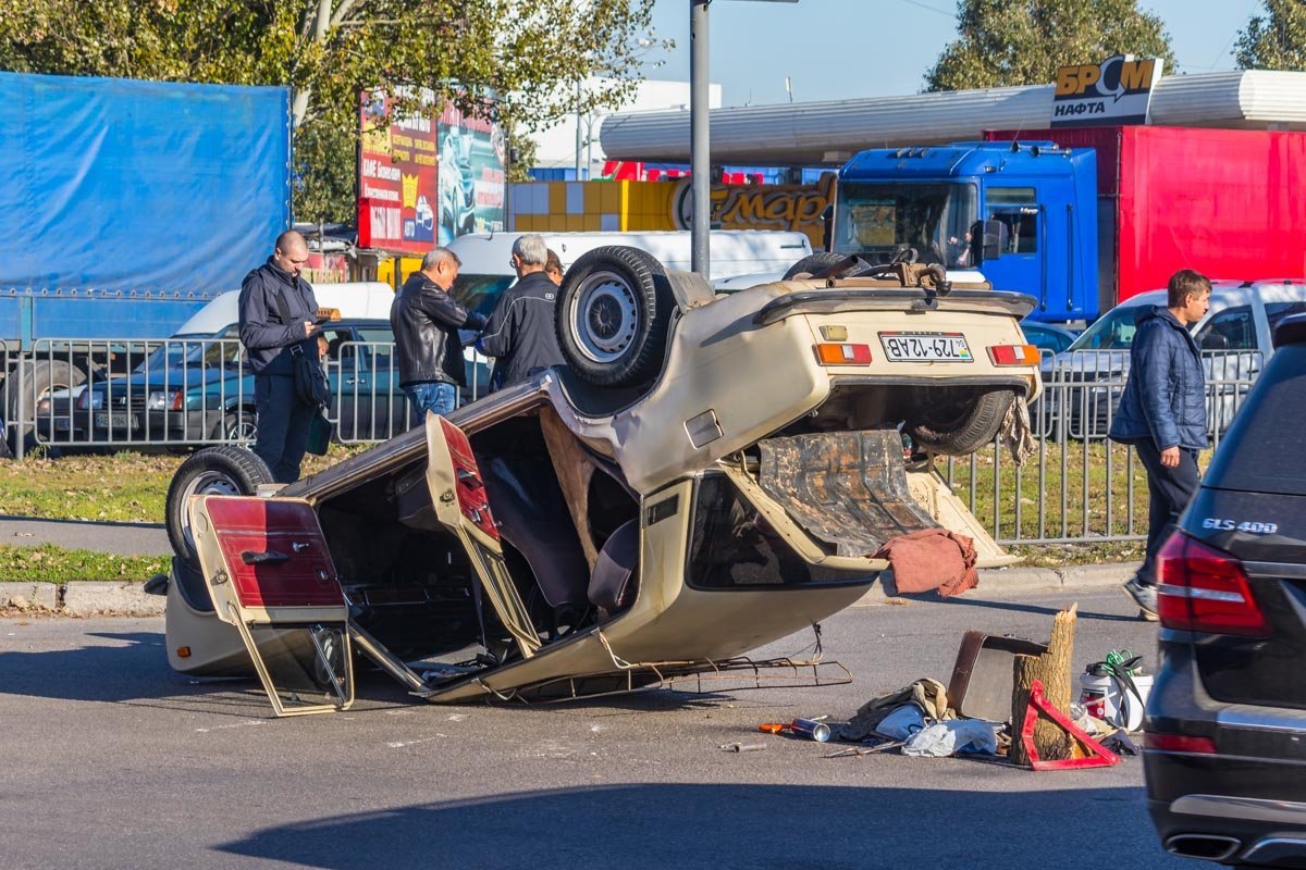 ВАЗ ехал по главной дороге  ВАЗ ехал по главной дороге