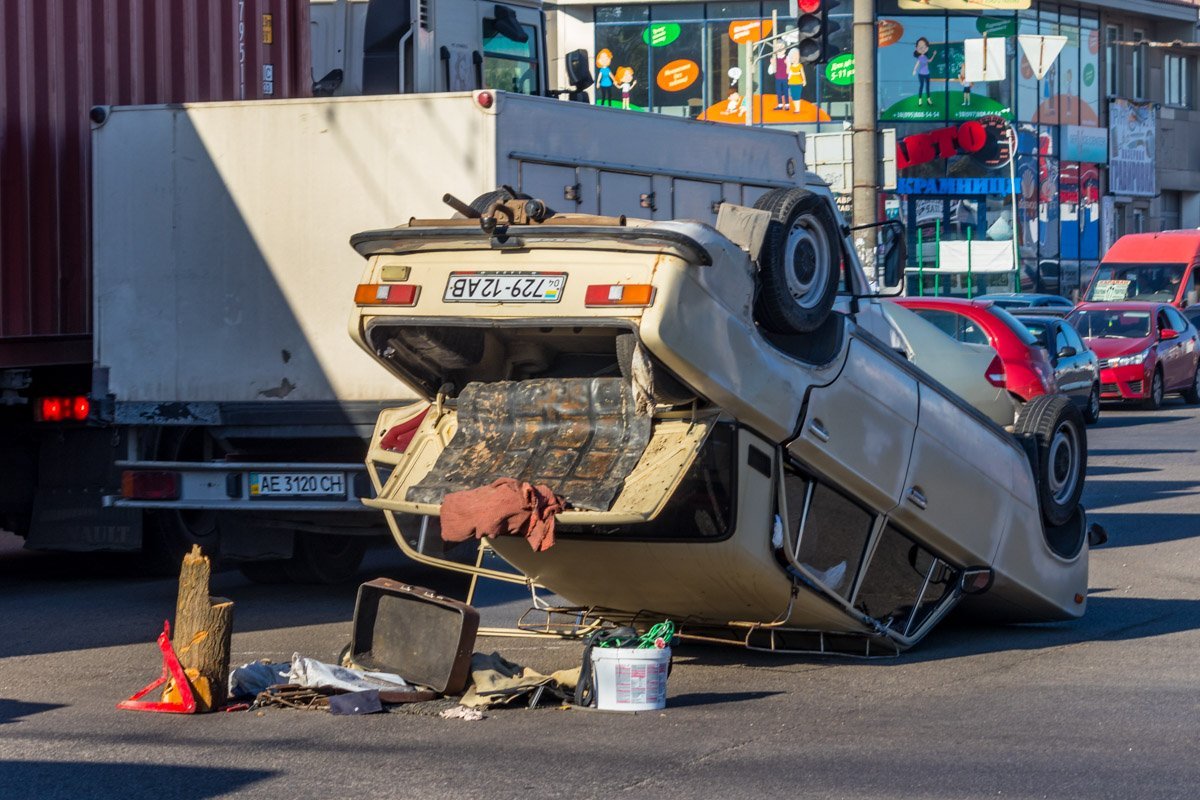 Водитель ВАЗ утверждает, что скорость была небольшая  Водитель ВАЗ утверждает, что скорость была небольшая