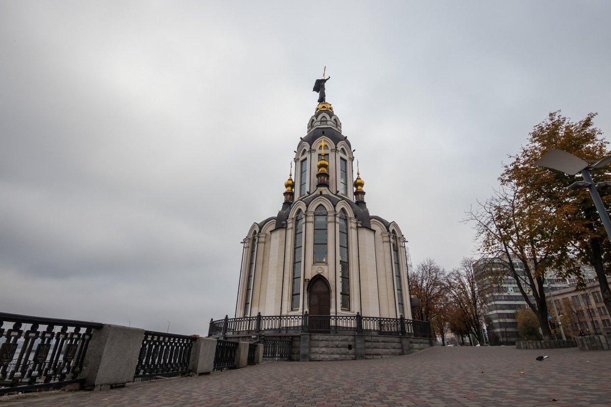 Небо потихоньку становится ярче