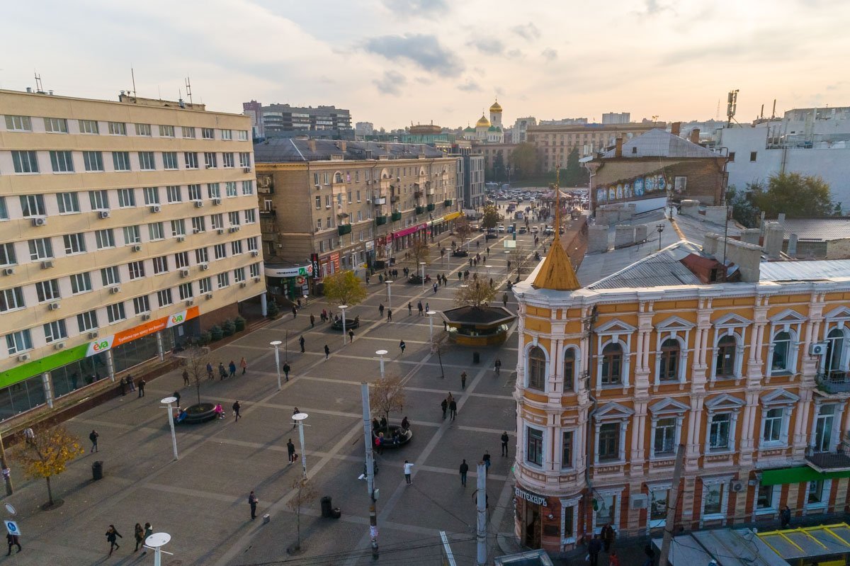 Сегодня площадь похожа на Европейскую Сегодня площадь похожа на Европейскую