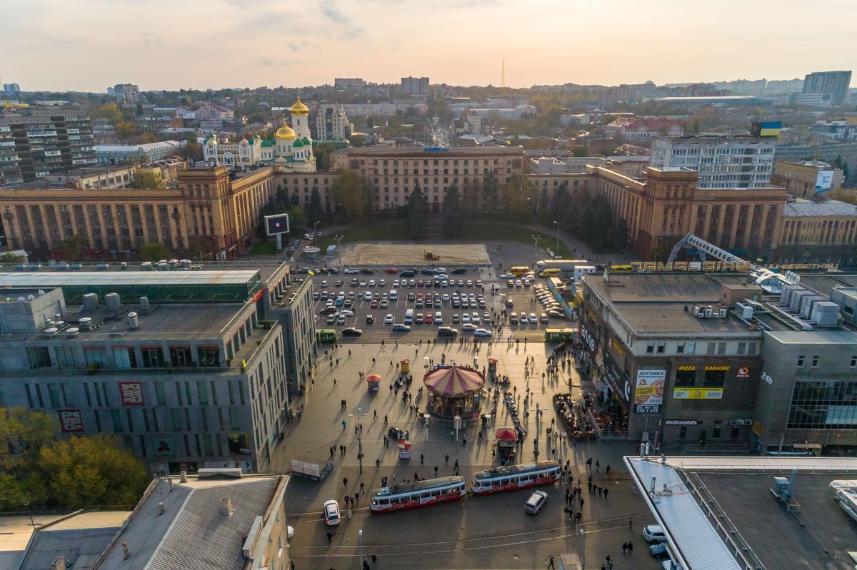 Сейчас тут кипит жизнь Сейчас тут кипит жизнь