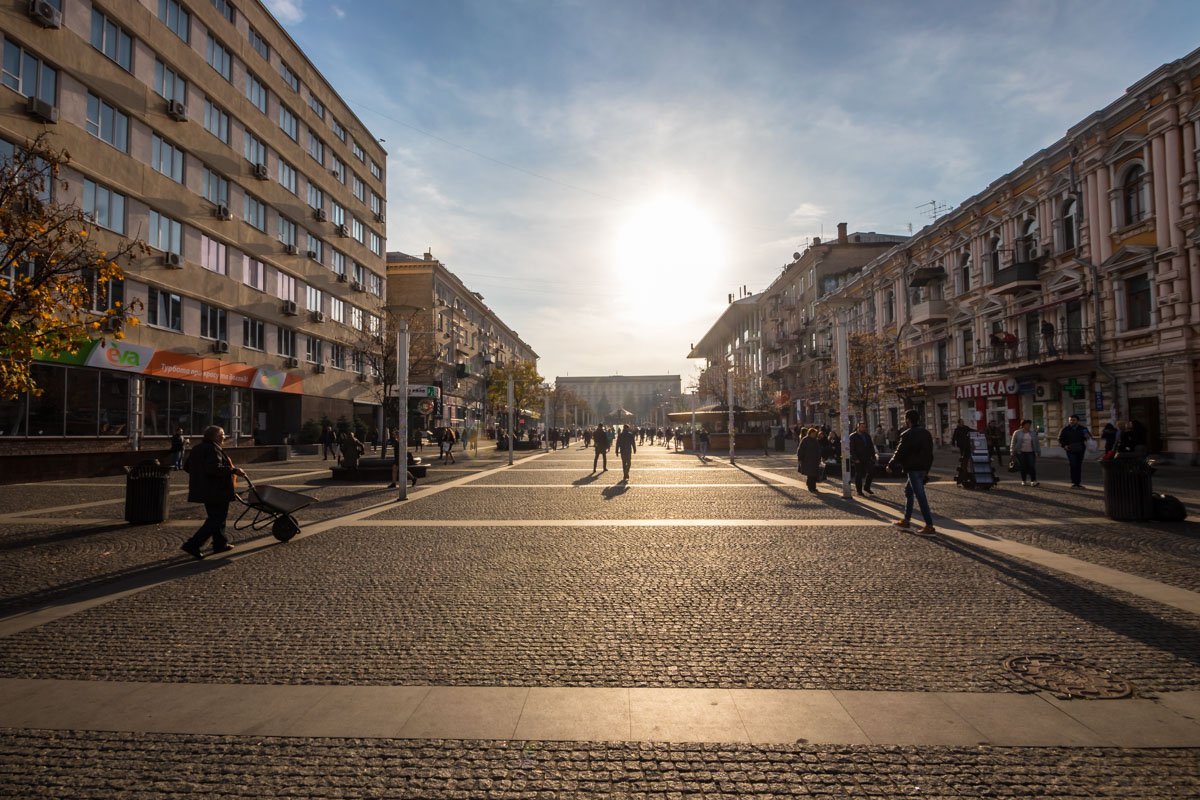 Солнце целует улицы Днепра Солнце целует улицы Днепра
