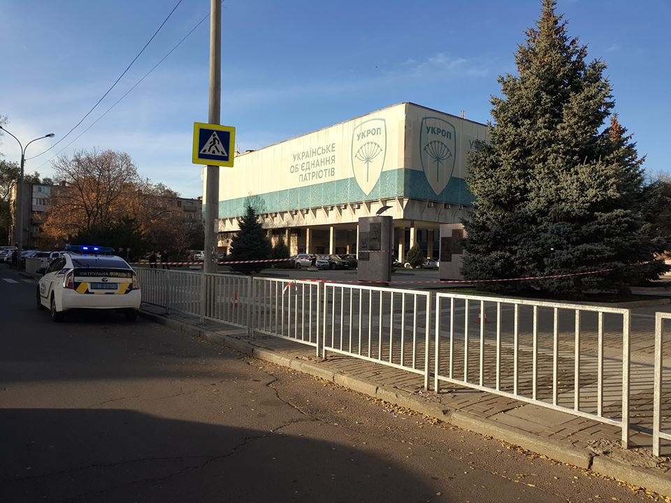 В этот раз "заминировали" елку В этот раз "заминировали" елку