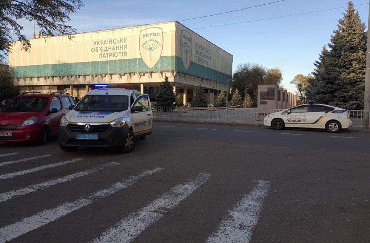 О "минировании" в полицию заявил случайны прохожий Неизвестные продолжают «минировать» Днепр: на Староказацкой оставили коробку с "бомбой" 5