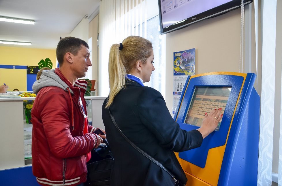 В миграционной службе Соборного района Днепра можно получить биометрический паспорт в удобное время и без очередей 15