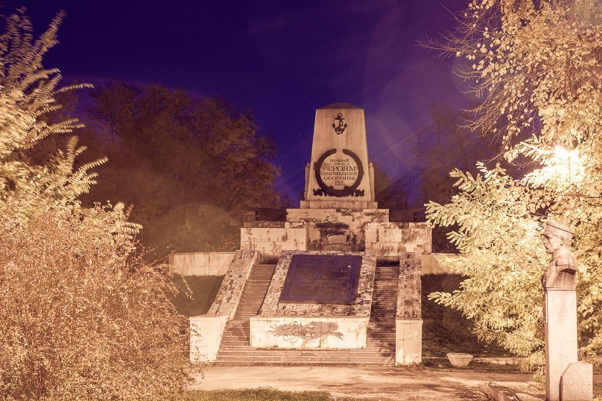 Севастопольский парк находится на улице Севастопольской, 11