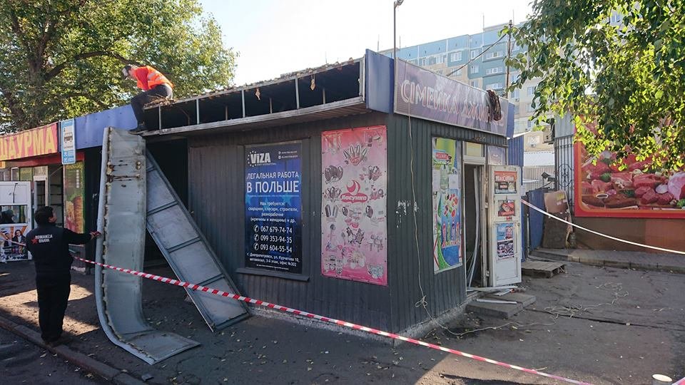 На ж/м Каменском снесли несколько киосков