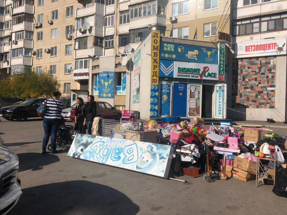 Прежде, чем ликвидировать постройки, из них вынесли всю продукцию 