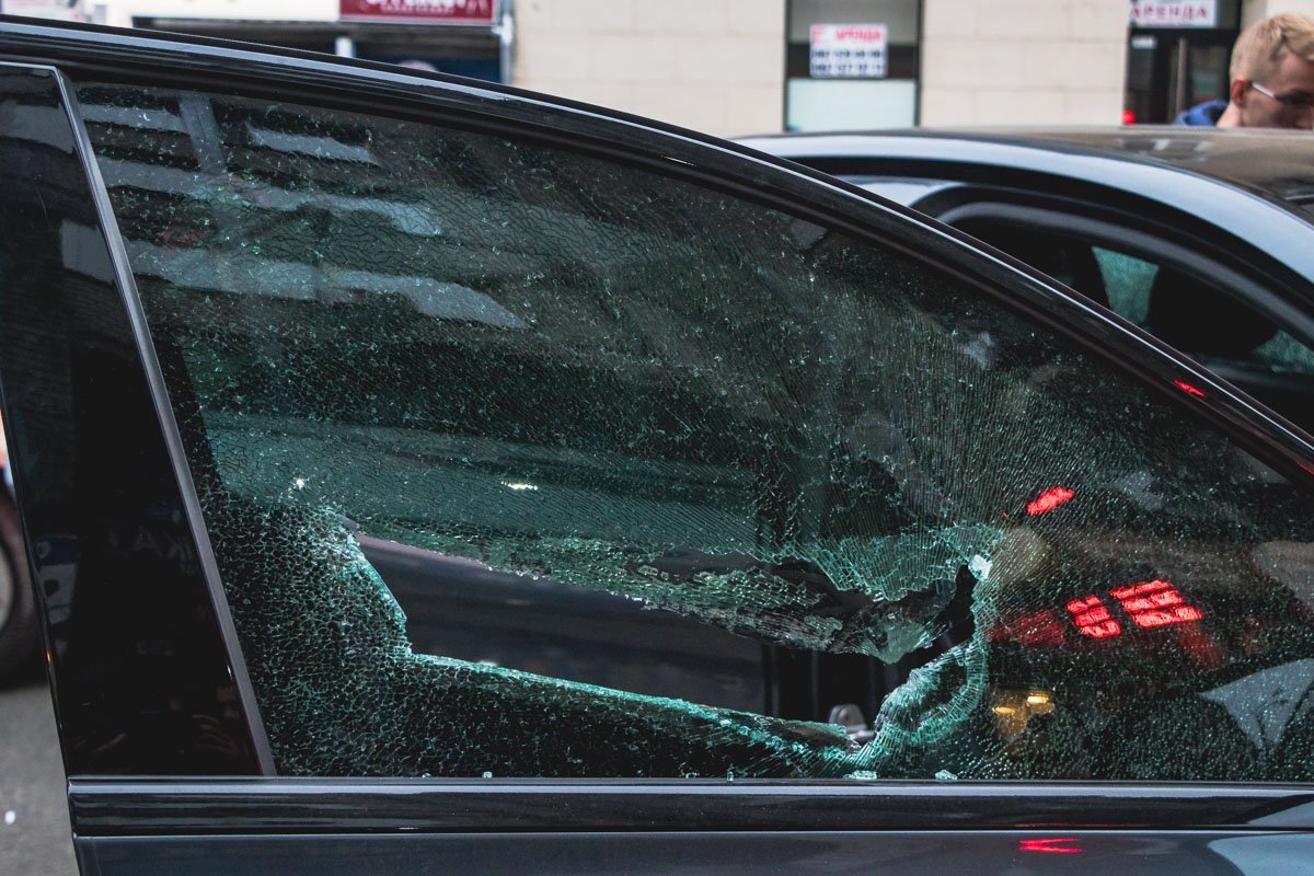 Спецназ брал автомобиль штурмом