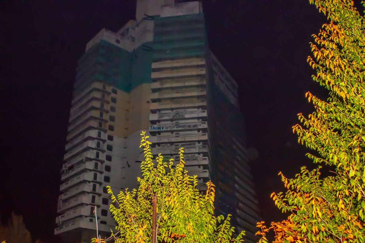 В одном из коллекторов возле гостиницы «Парус» на Сичеславской Набережной произошло возгорание