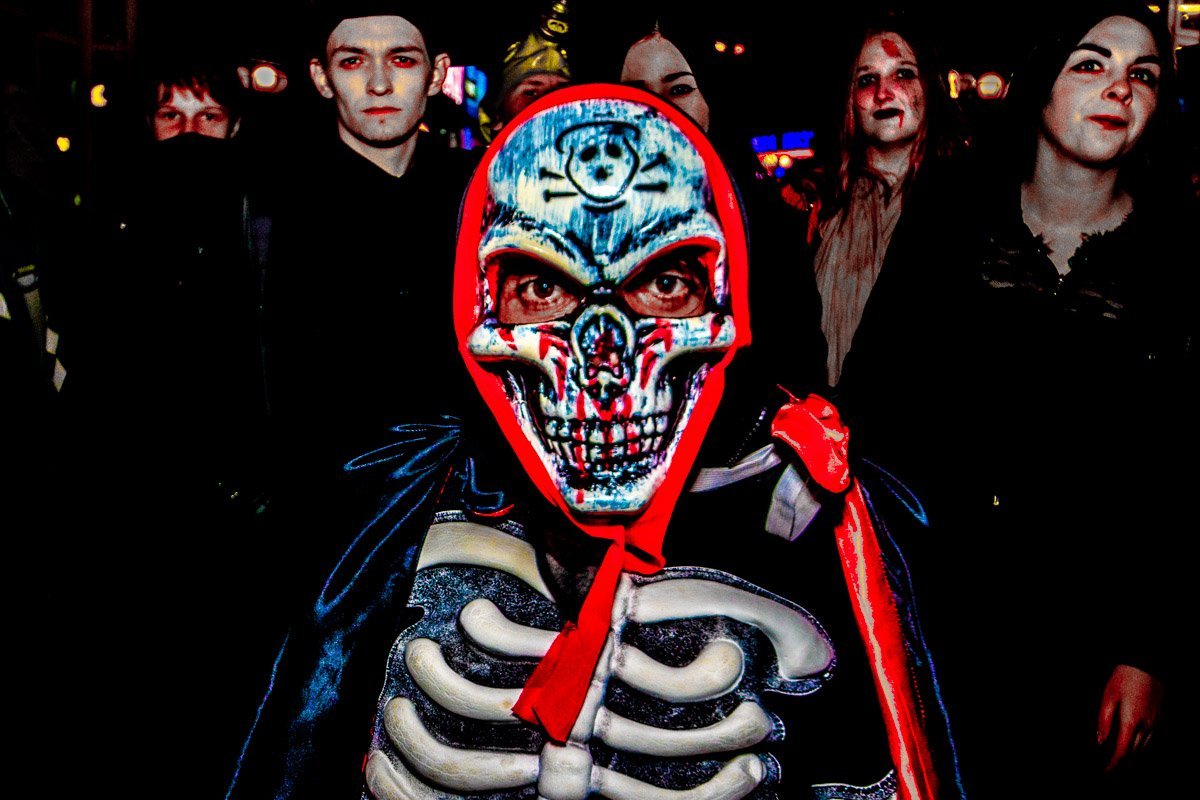 Маска создает необходимый образ