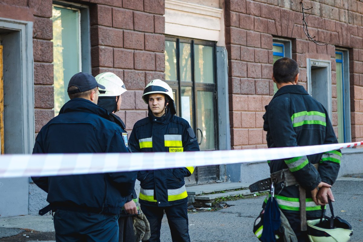 На месте работали правоохранители, спасатели и взрывотехники На месте работали правоохранители, спасатели и взрывотехники