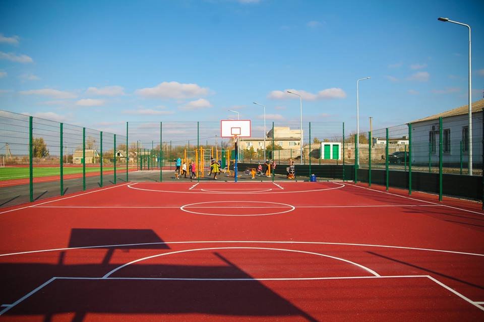 Площадка для игры в баскетбол Площадка для игры в баскетбол