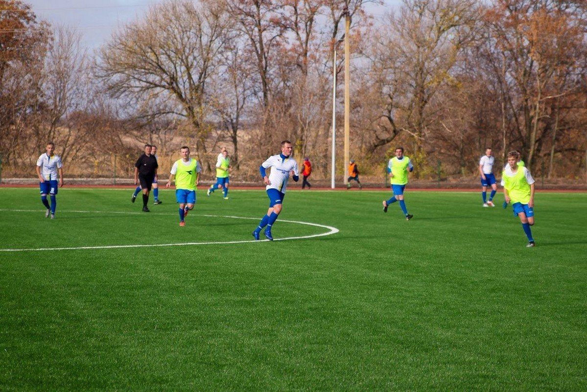 Стадион в Юрьевке построили возле реконструированной опорной школы Стадион в Юрьевке построили возле реконструированной опорной школы