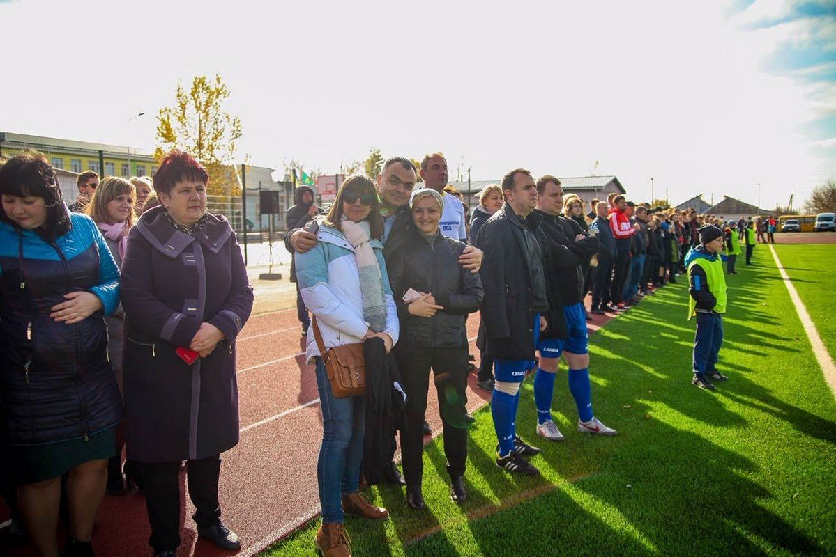 Футболистов пришли поддержать друзья и близкие Футболистов пришли поддержать друзья и близкие