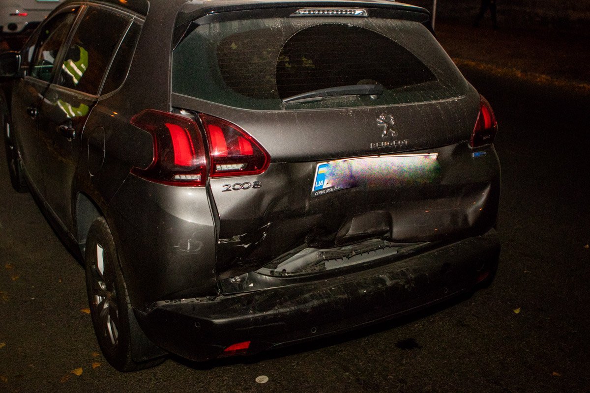 Повреждения на Peugeot Повреждения на Peugeot