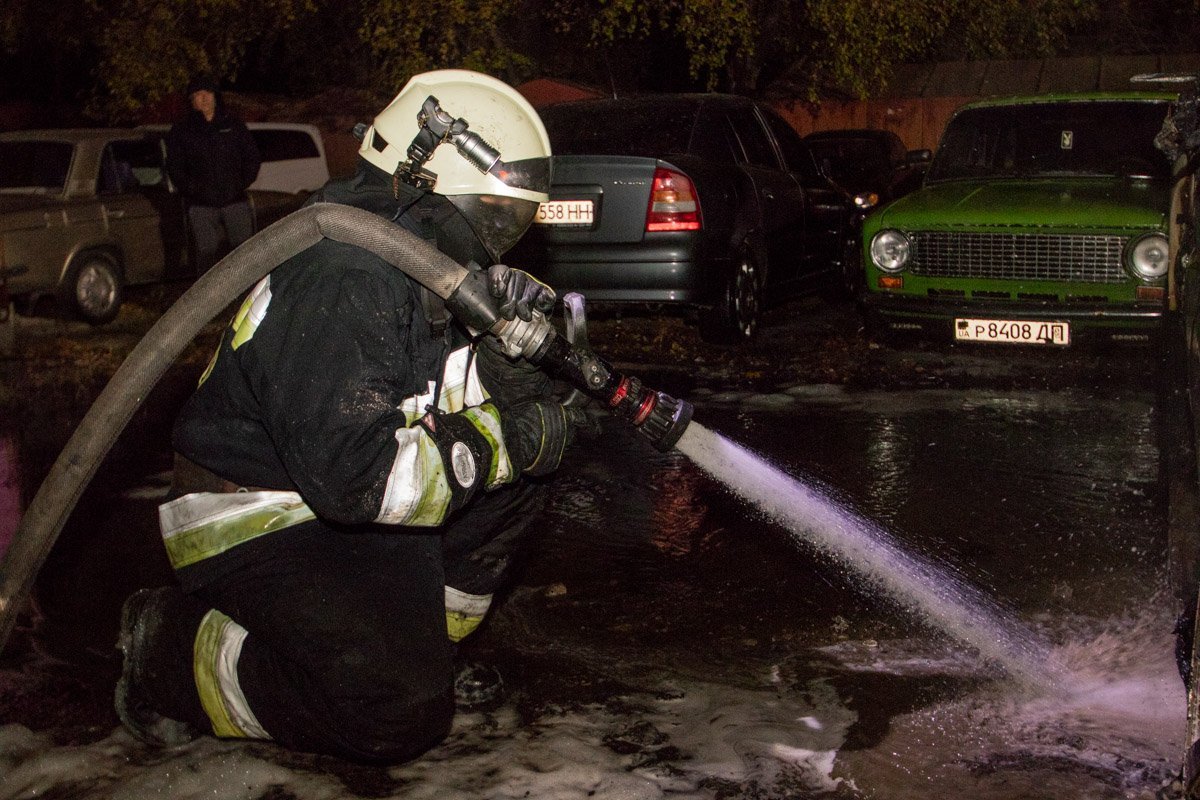 Пожар начался около 5:00