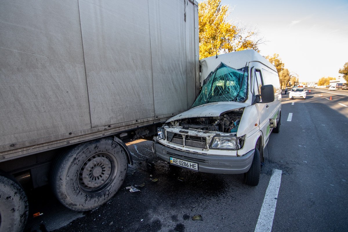 В аварии пострадали три человека