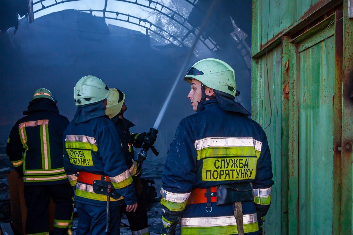 На месте работало 10 спасателей На месте работало 10 спасателей