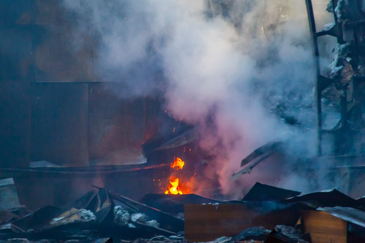 Руководители интерната считают, что ангар подожгли Руководители интерната считают, что ангар подожгли