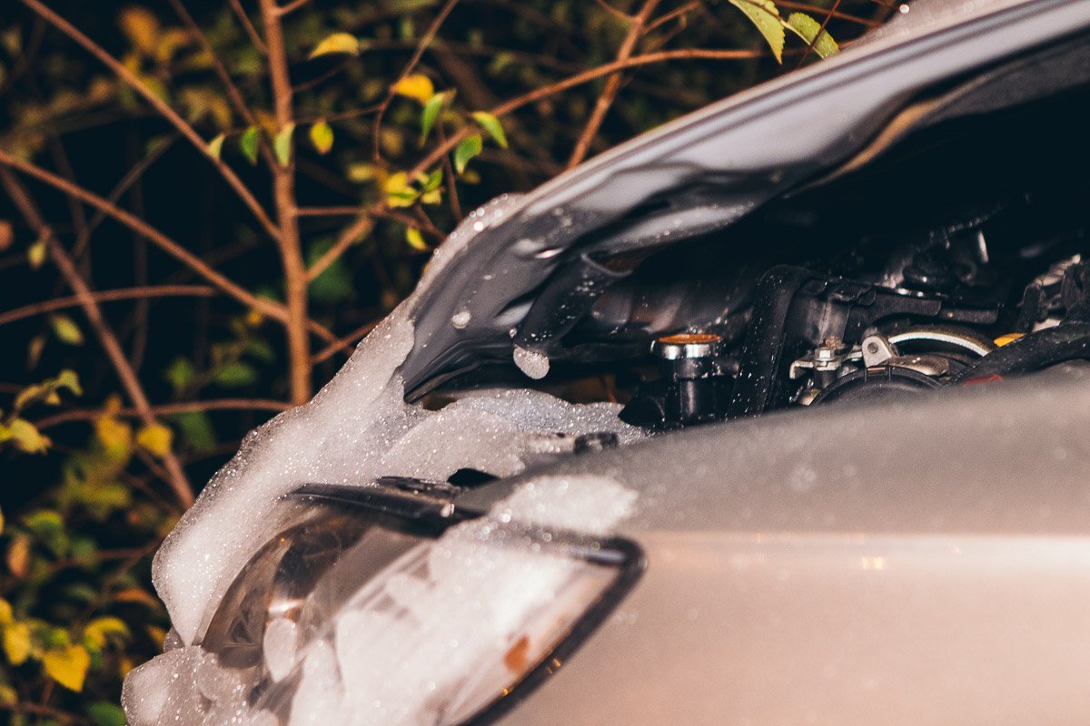 В машине находились 5 человек В машине находились 5 человек