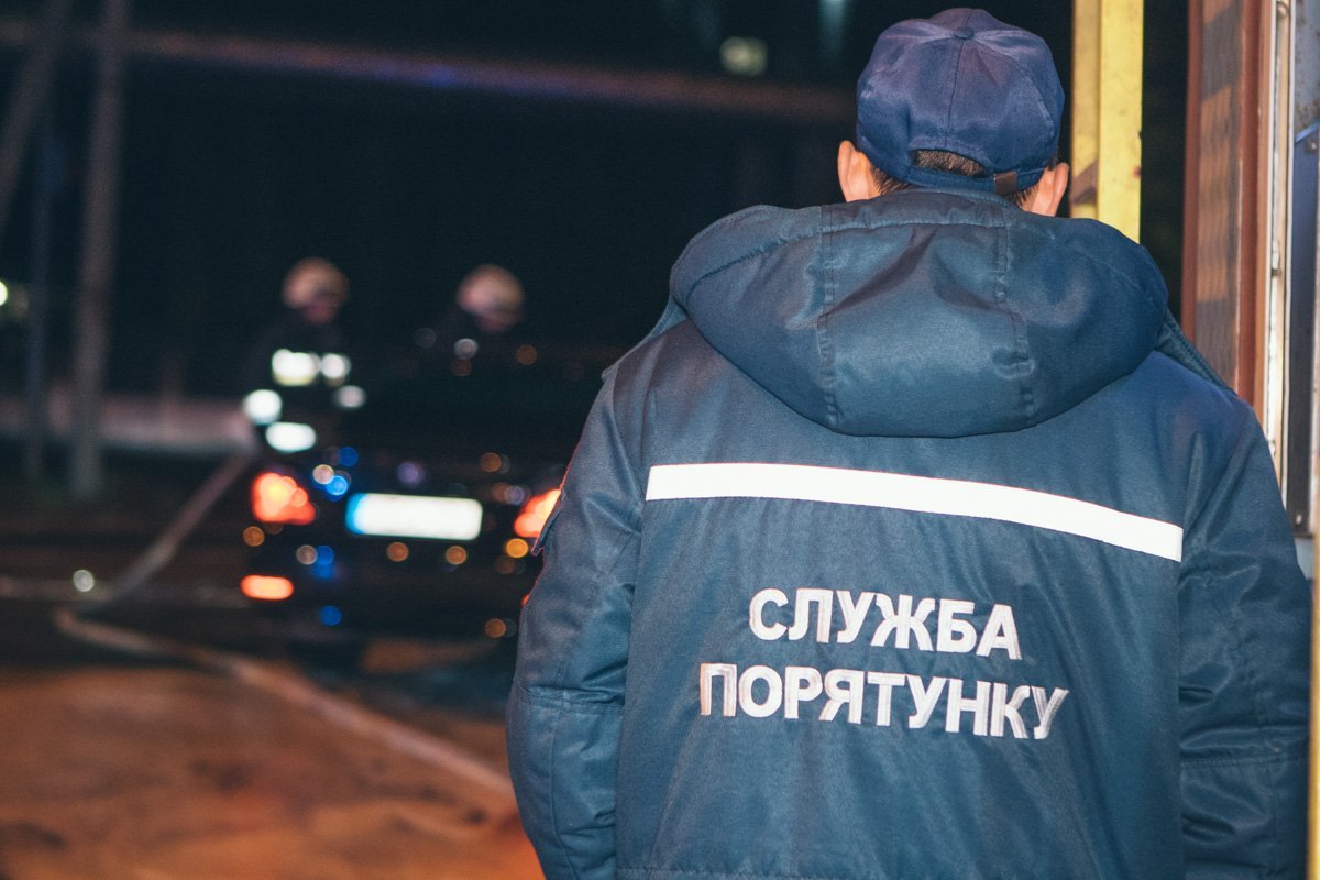 При столкновении у Daewoo Nexia повредилась магистраль газового оборудования, поэтому газ начал выходить наружу При столкновении у Daewoo Nexia повредилась магистраль газового оборудования, поэтому газ начал выходить наружу