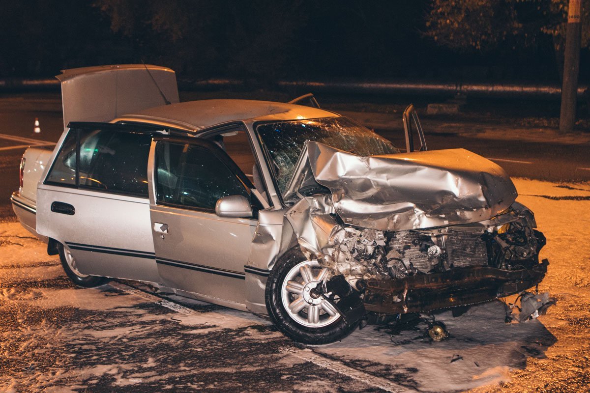 Автомобиль Daewoo Nexia получил серьезные повреждения Автомобиль Daewoo Nexia получил серьезные повреждения