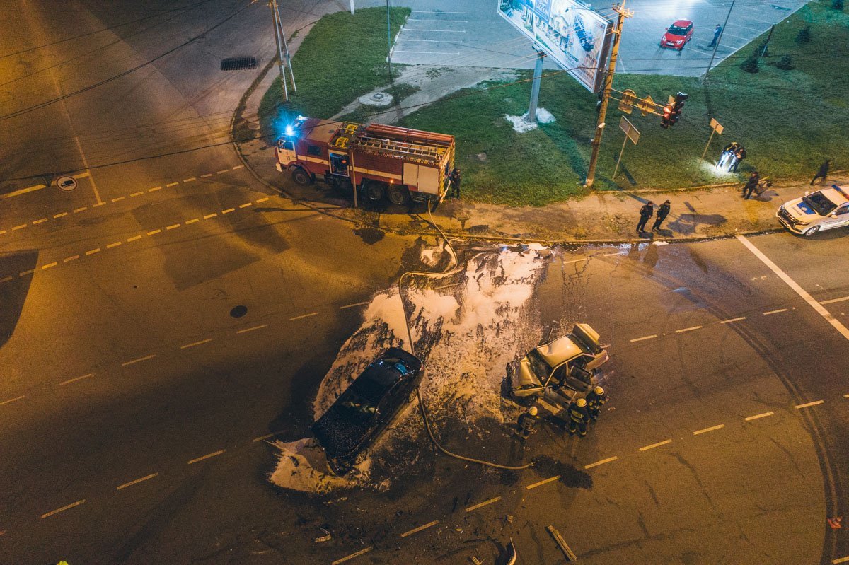 Водитель BMW не пострадал, от осмотра медиков он отказался Водитель BMW не пострадал, от осмотра медиков он отказался