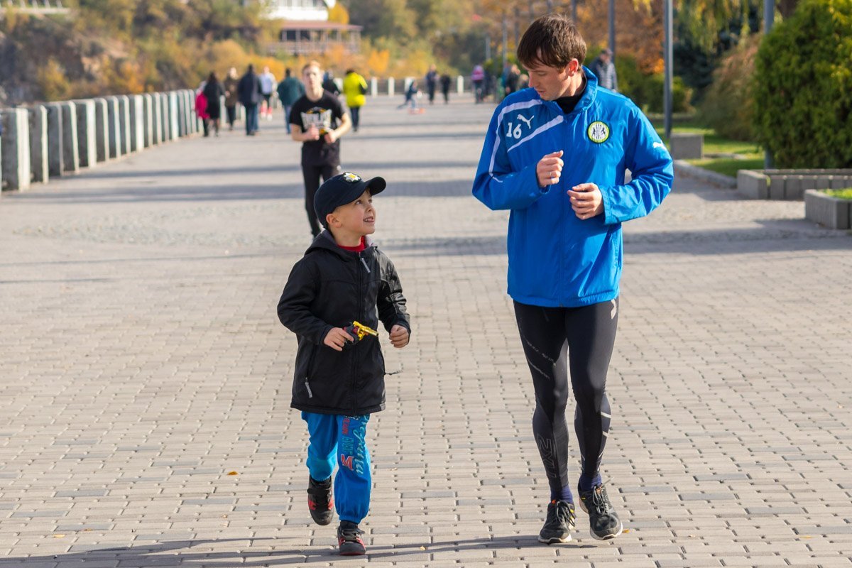 Бегали даже маленькие дети