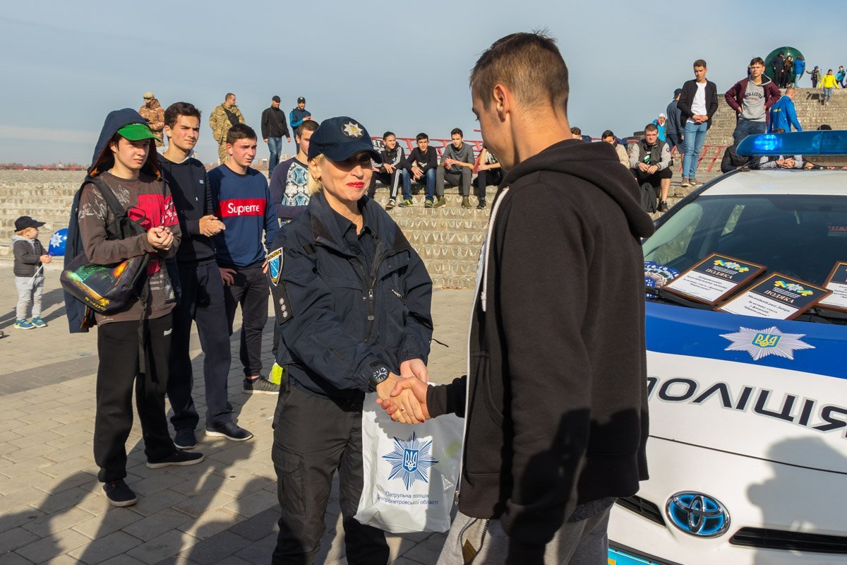 Самых активных наградили символическими призами