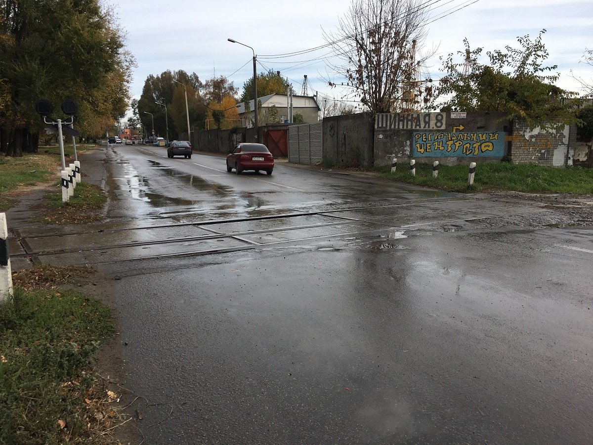 В результате этого горячая вода ручьем потекла по улице в сторону проспекта Богдана Хмельницкого В результате этого горячая вода ручьем потекла по улице в сторону проспекта Богдана Хмельницкого