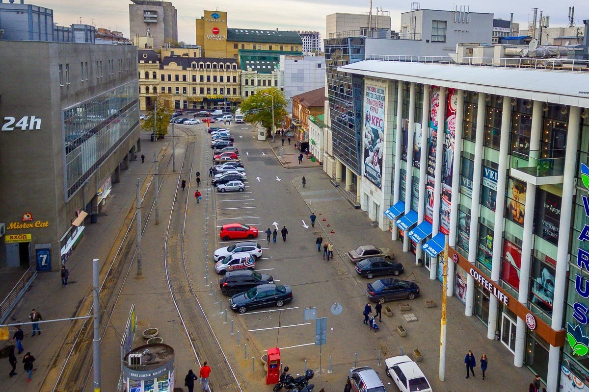 Стоимость парковки составляет 15 гривен за час Стоимость парковки составляет 15 гривен за час