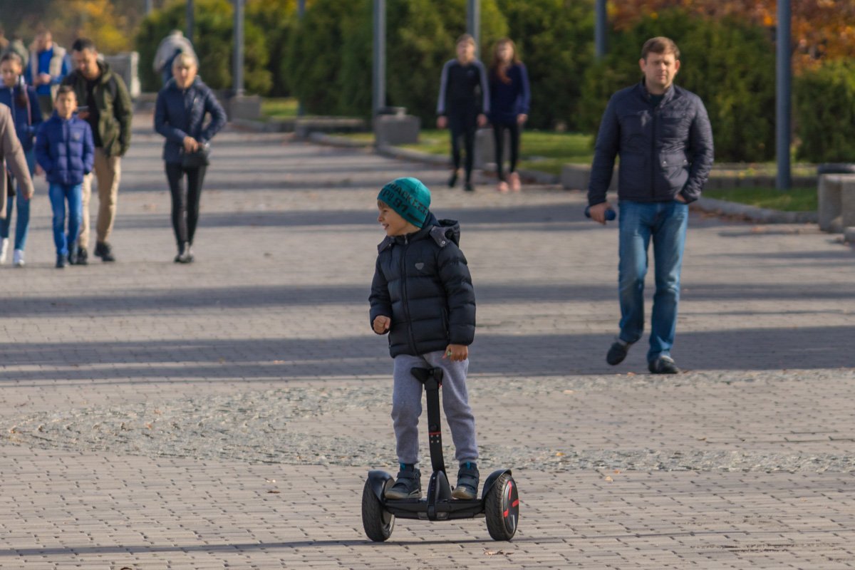 Такой маленький, а уже на колесах