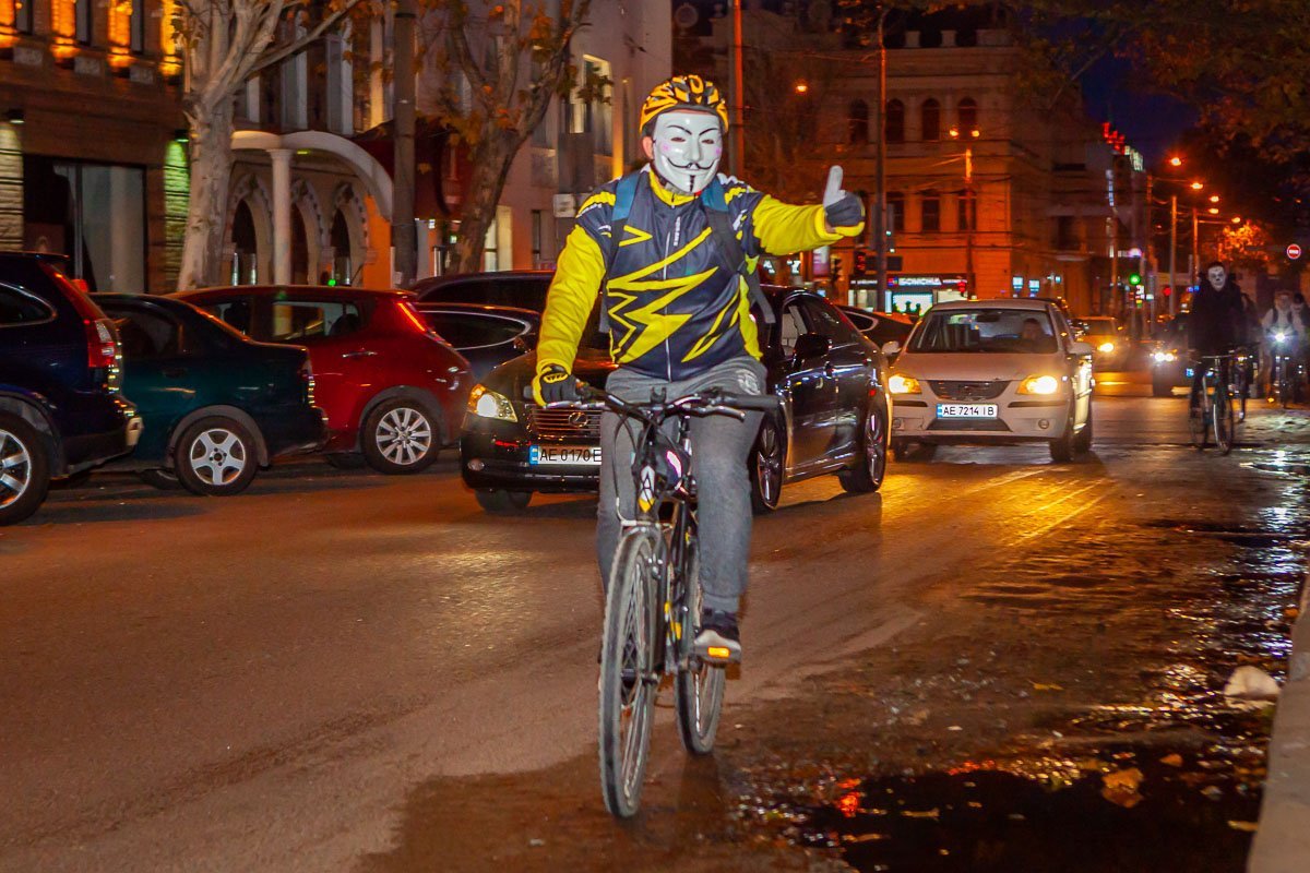 Даже машины уступают дорогу